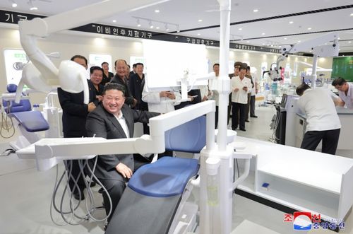 金正恩視察三家重要工廠企業(yè)，強調(diào)企業(yè)管理與戰(zhàn)略發(fā)展